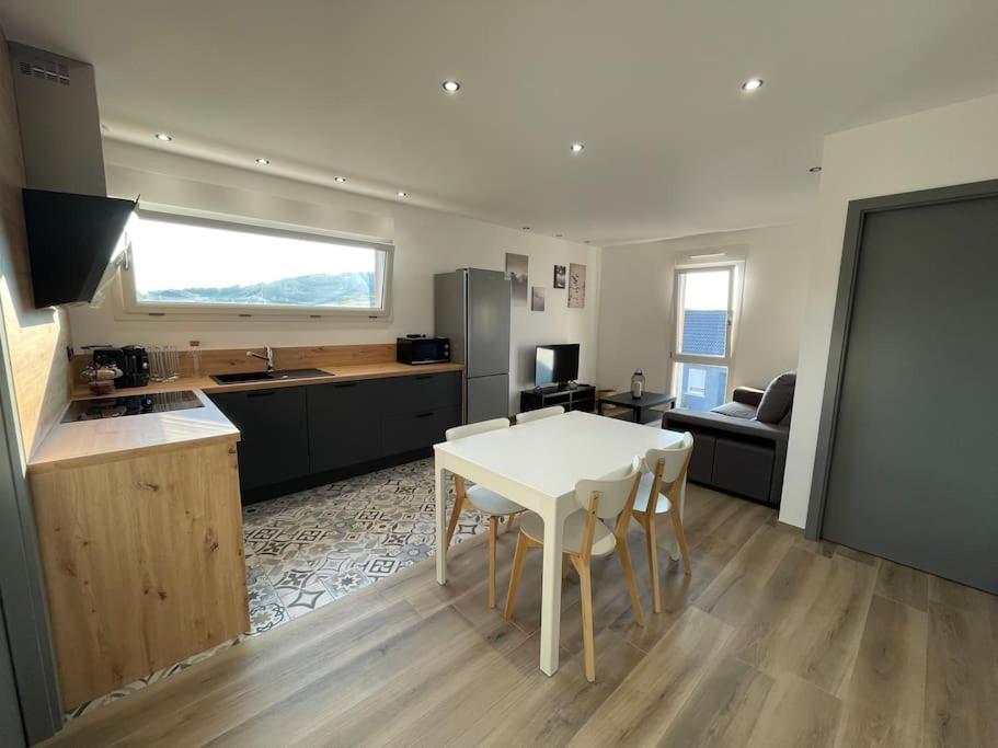 Appartement Climatise Charmes  Eksteriør bilde