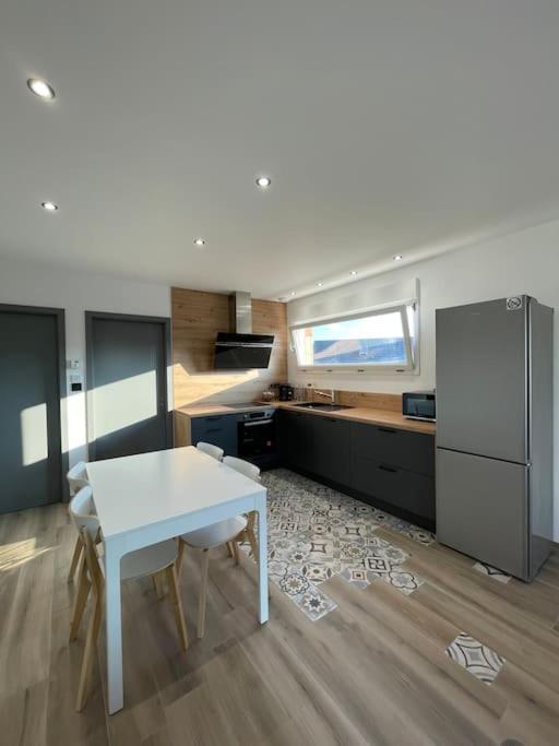 Appartement Climatise Charmes  Eksteriør bilde