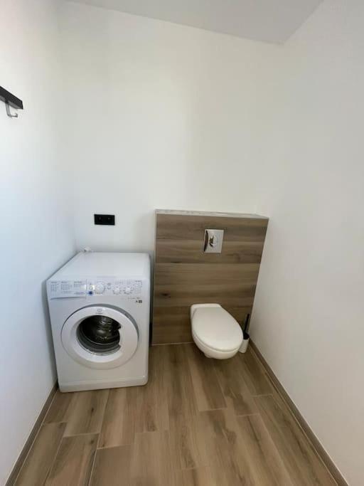 Appartement Climatise Charmes  Eksteriør bilde