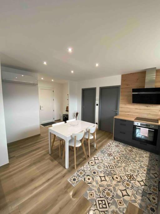 Appartement Climatise Charmes  Eksteriør bilde